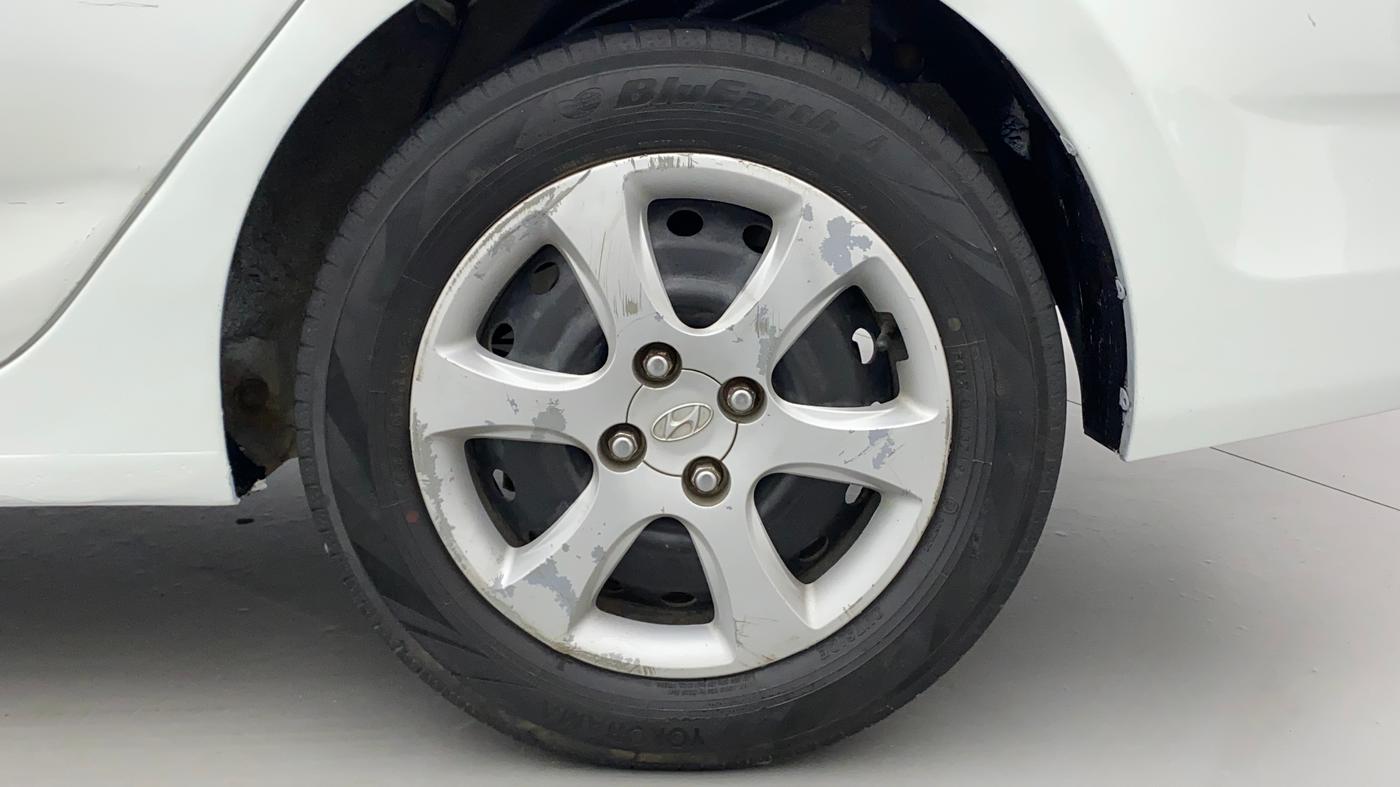 2011 Hyundai Verna FLUIDIC 1.6 CRDI EX, Diesel, Manual, 1,17,358 km, Left Rear Wheel
