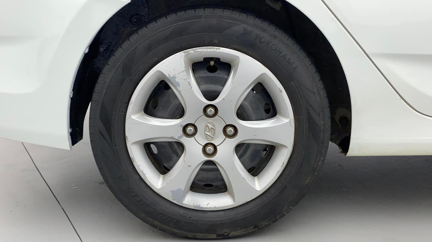 2011 Hyundai Verna FLUIDIC 1.6 CRDI EX, Diesel, Manual, 1,17,358 km, Right Rear Wheel