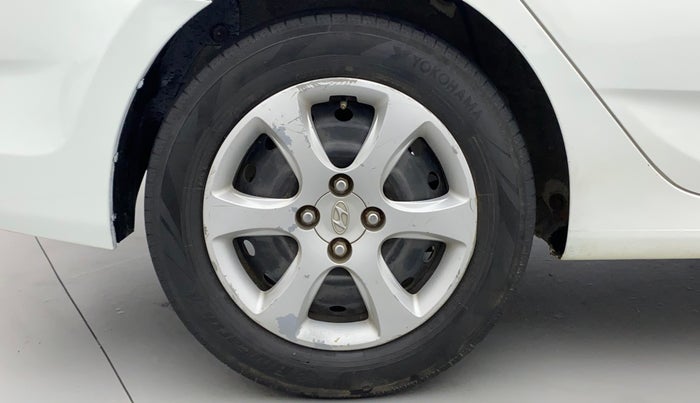 2011 Hyundai Verna FLUIDIC 1.6 CRDI EX, Diesel, Manual, 1,17,358 km, Right Rear Wheel