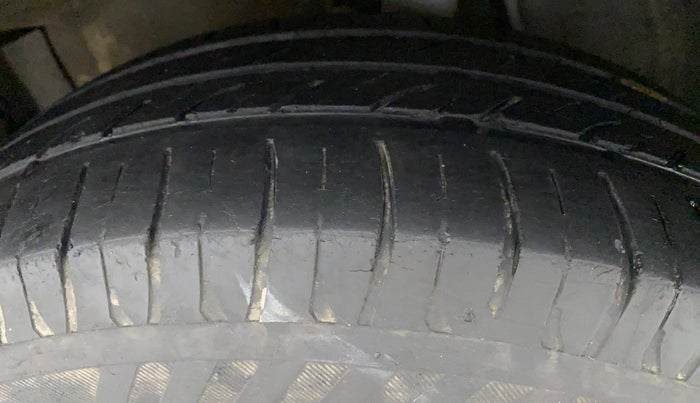 2010 Maruti Swift Dzire ZXI, Petrol, Manual, 49,739 km, Left Front Tyre Tread