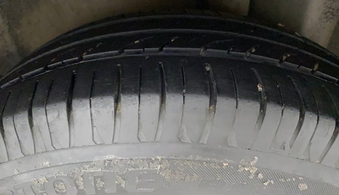 2010 Maruti Swift Dzire ZXI, Petrol, Manual, 49,739 km, Left Rear Tyre Tread
