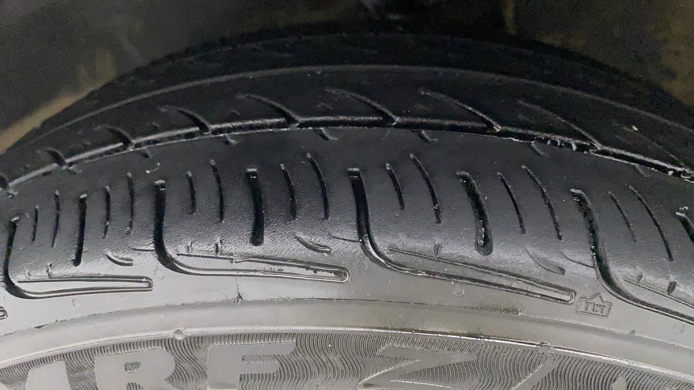 2013 Maruti Alto K10 VXI, Petrol, Manual, 50,030 km, Left Front Tyre Tread