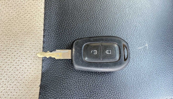 2019 Renault Kwid RXL, CNG, Manual, 74,212 km, Key Close Up