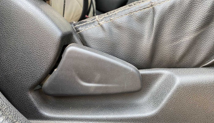 2019 Renault Kwid RXL, CNG, Manual, 74,212 km, Driver Side Adjustment Panel