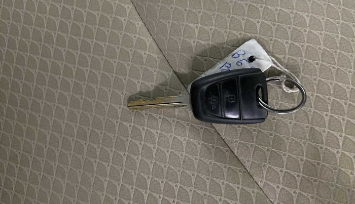 2019 Hyundai NEW SANTRO SPORTZ CNG, CNG, Manual, 59,169 km, Key Close Up