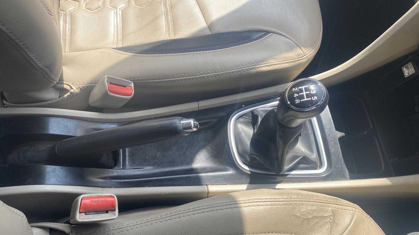 2014 Maruti Ciaz VXI+, Petrol, Manual, 87,357 km, Gear Lever