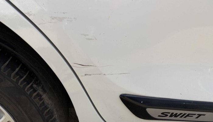 2020 Maruti Swift ZXI, Petrol, Manual, 80,574 km, Right rear door - Minor scratches