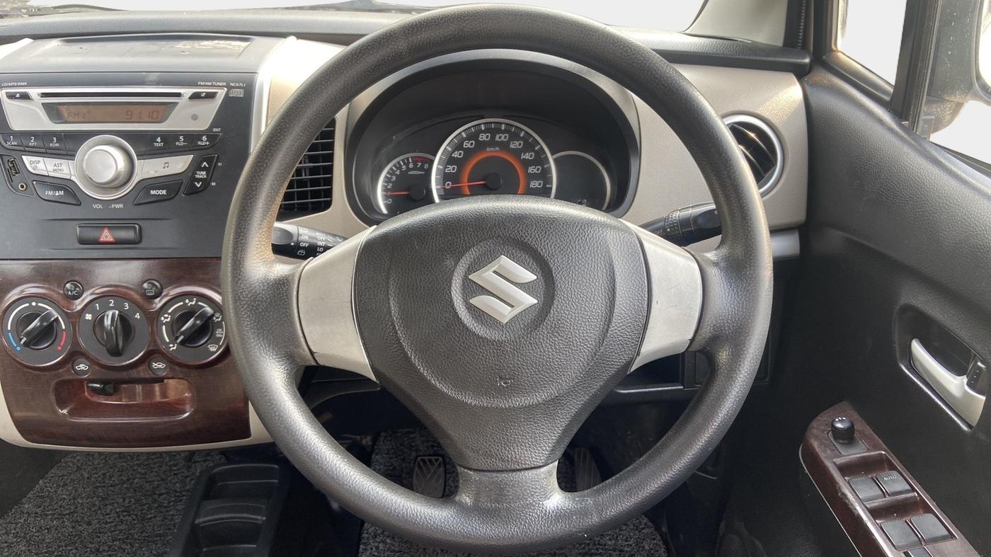 2016 Maruti Wagon R 1.0 VXI, Petrol, Manual, 87,560 km, Steering Wheel Close Up