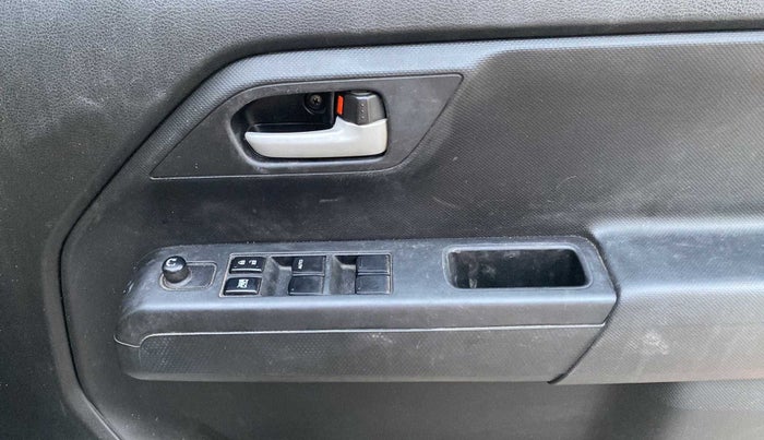 2022 Maruti New Wagon-R VXI (O) 1.0, Petrol, Manual, 22,350 km, Driver Side Door Panels Control
