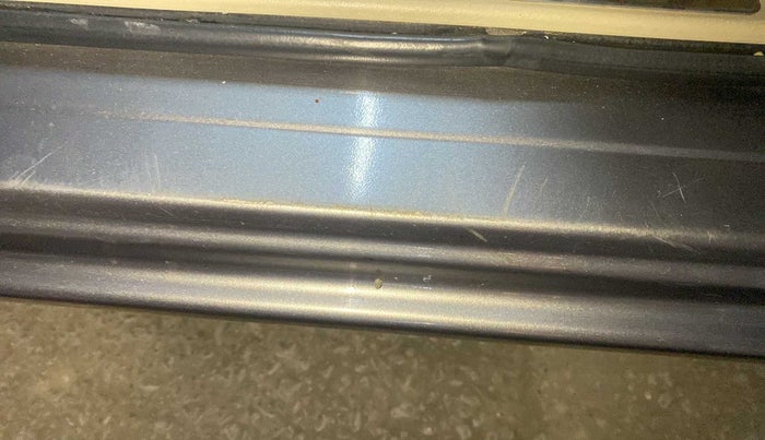 2017 Maruti Ciaz VXI+, Petrol, Manual, 44,598 km, Left running board - Minor scratches