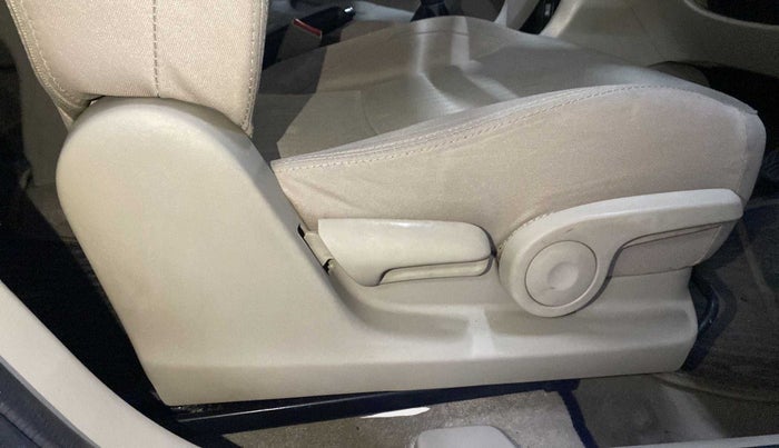 2017 Maruti Ciaz VXI+, Petrol, Manual, 44,598 km, Driver Side Adjustment Panel