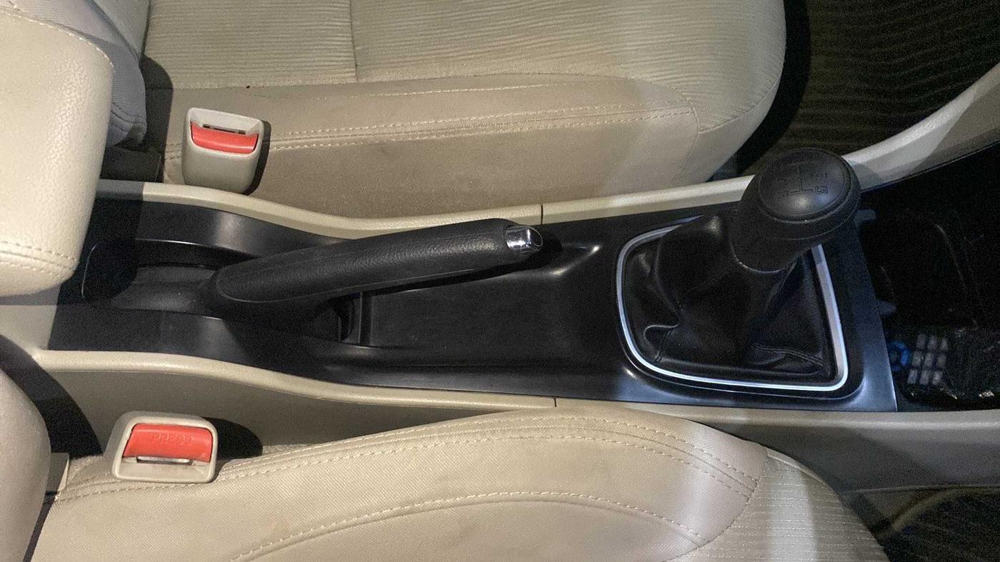 2017 Maruti Ciaz VXI+, Petrol, Manual, 44,598 km, Gear Lever