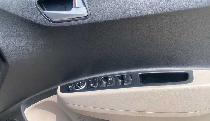 2018 Hyundai Grand i10 SPORTZ AT 1.2 KAPPA VTVT, Petrol, Automatic, 8,034 km, Driver Side Door Panels Control