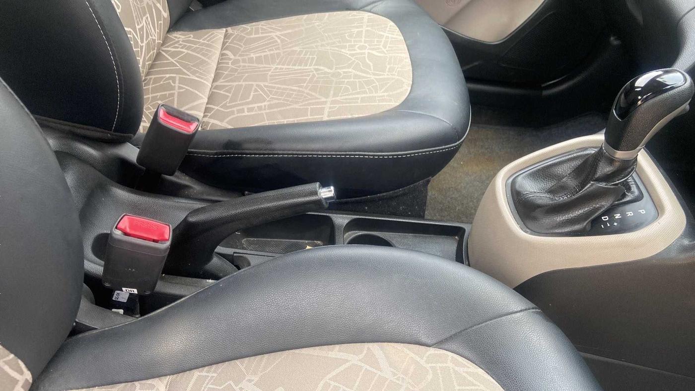 2018 Hyundai Grand i10 SPORTZ AT 1.2 KAPPA VTVT, Petrol, Automatic, 8,034 km, Gear Lever