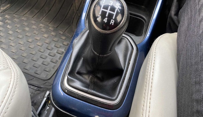 2021 Maruti IGNIS DELTA 1.2, Petrol, Manual, 33,913 km, Gear lever - Boot cover slightly torn