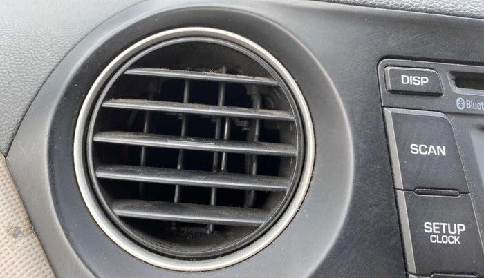 2015 Hyundai Xcent SX 1.2 (O), Petrol, Manual, 27,383 km, AC Unit - Front vent has minor damage