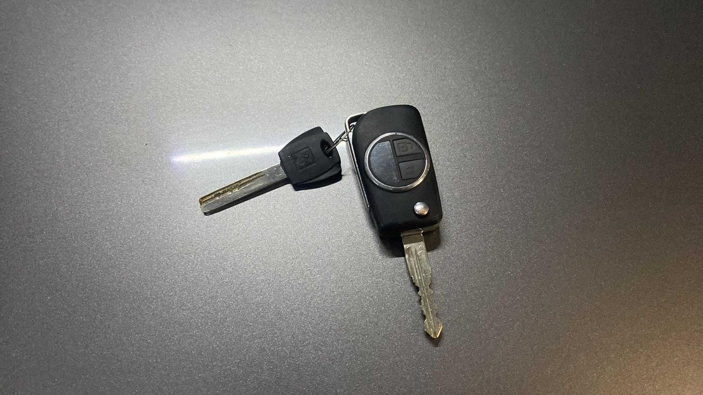 2014 Maruti Swift Dzire VXI, Petrol, Manual, 72,058 km, Key Close Up