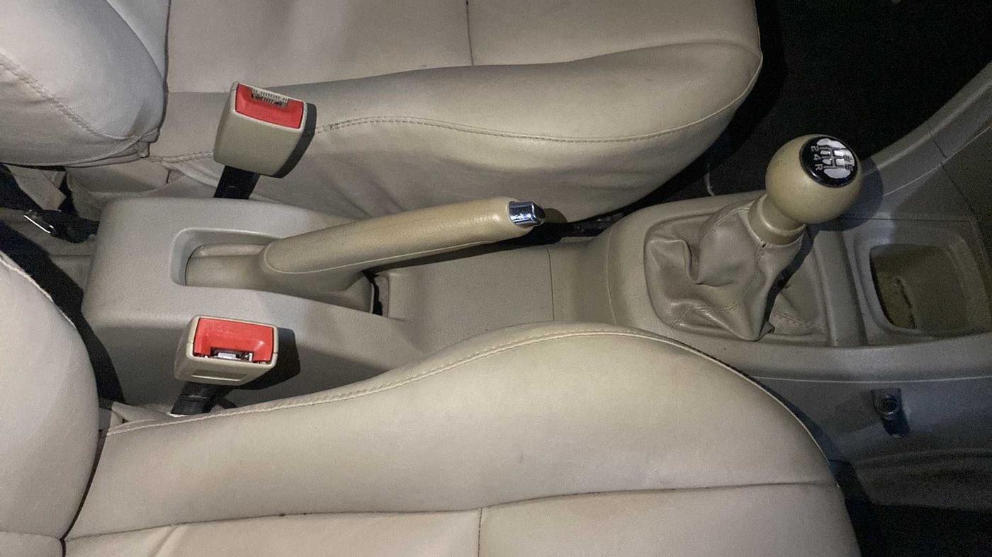 2014 Maruti Swift Dzire VXI, Petrol, Manual, 72,058 km, Gear Lever
