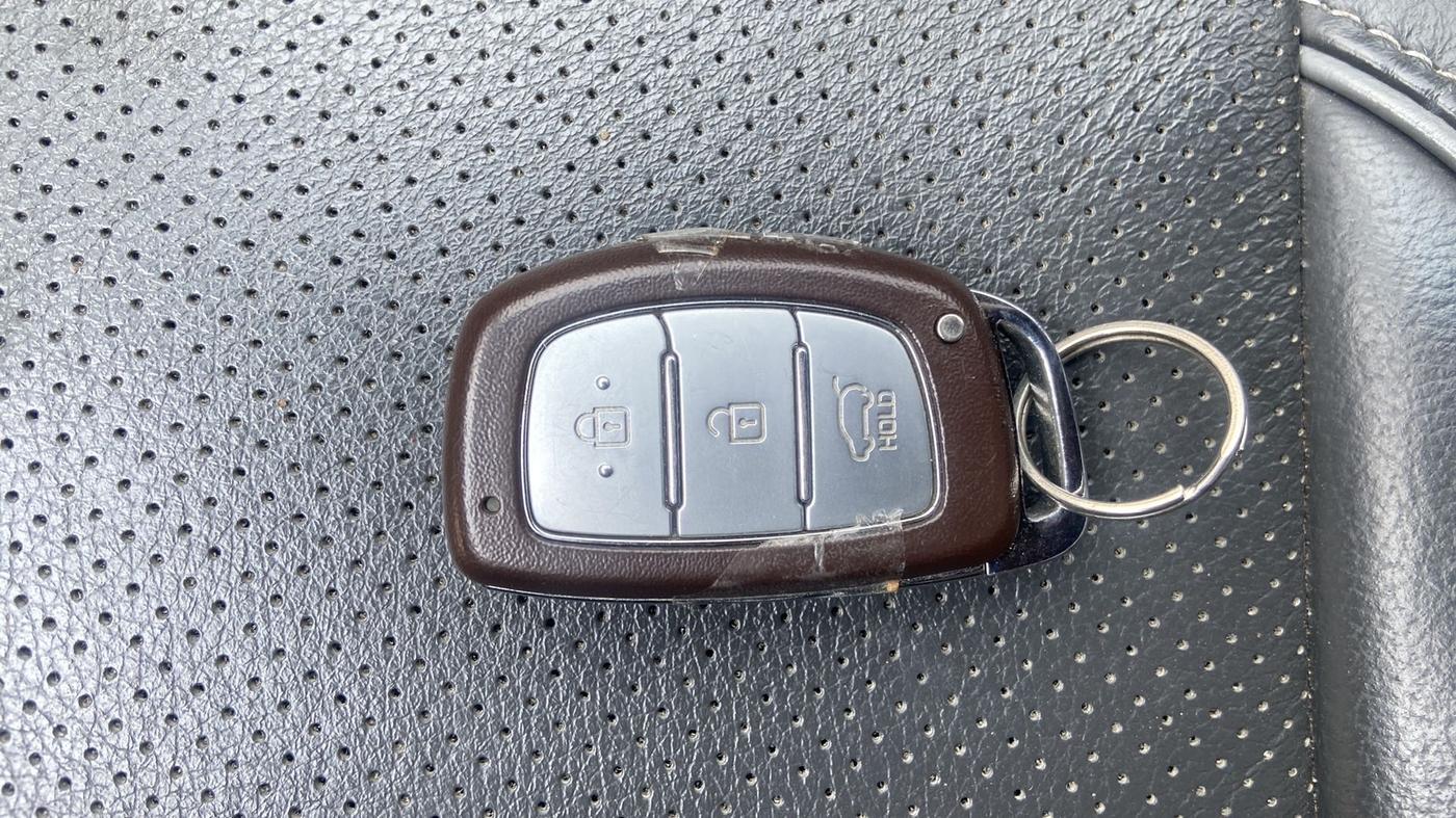2016 Hyundai Creta SX PLUS 1.6 PETROL, Petrol, Manual, 37,440 km, Key Close Up