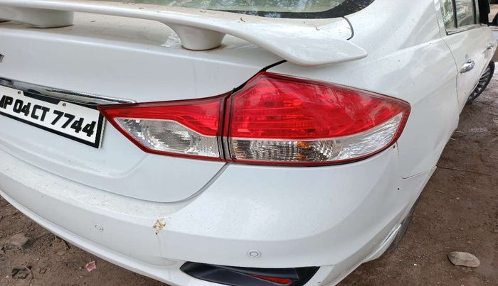 2017 Maruti Ciaz ALPHA 1.4 PETROL, Petrol, Manual, 51,850 km, Right tail light - Minor damage