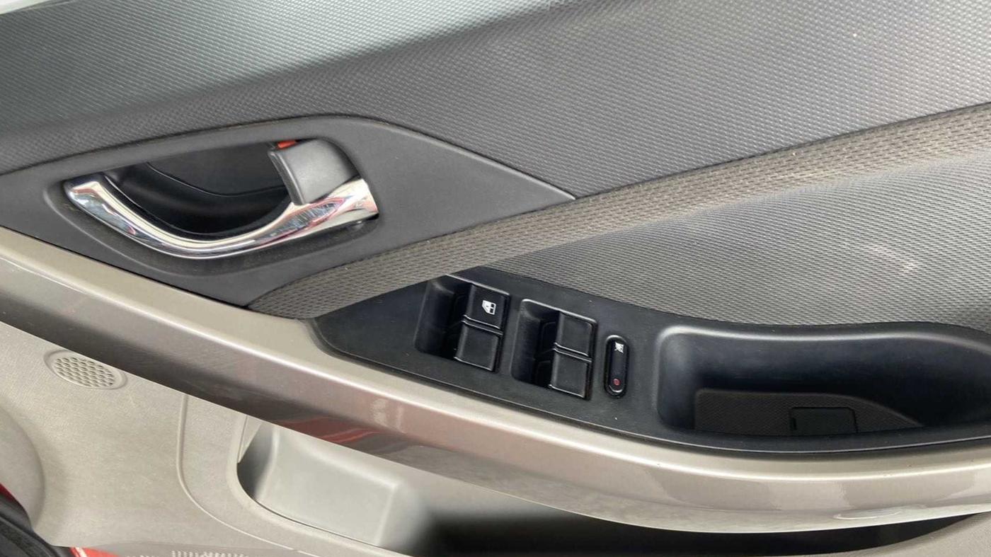 2019 Tata NEXON XZ PLUS PETROL DUAL TONE, Petrol, Manual, 38,567 km, Driver Side Door Panels Control