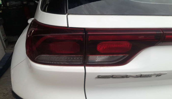2021 KIA SONET HTE 1.5, Diesel, Manual, 26,505 km, Left tail light - Minor scratches