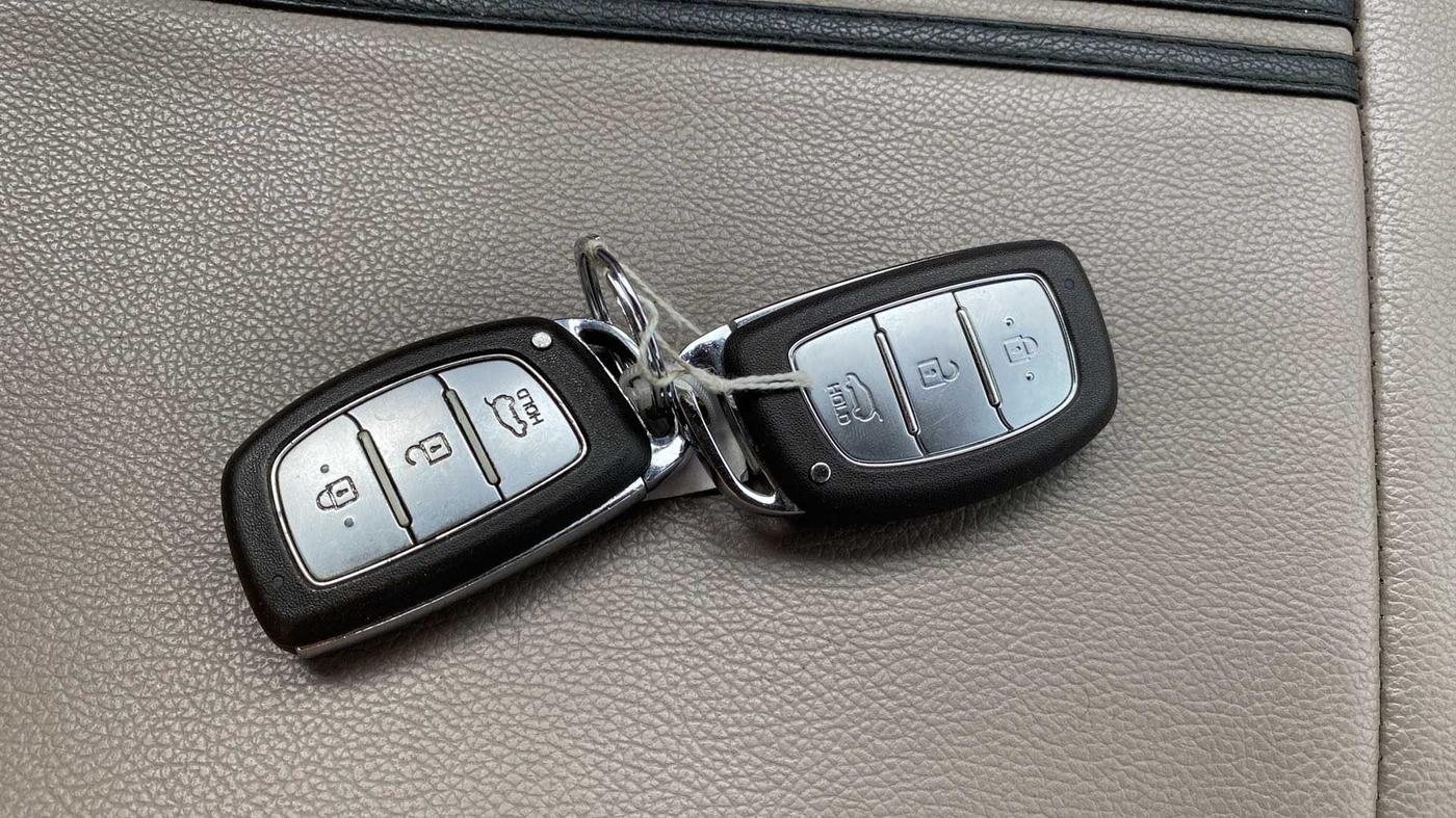 2015 Hyundai Elite i20 ASTA 1.2 (O), Petrol, Manual, 52,981 km, Key Close Up