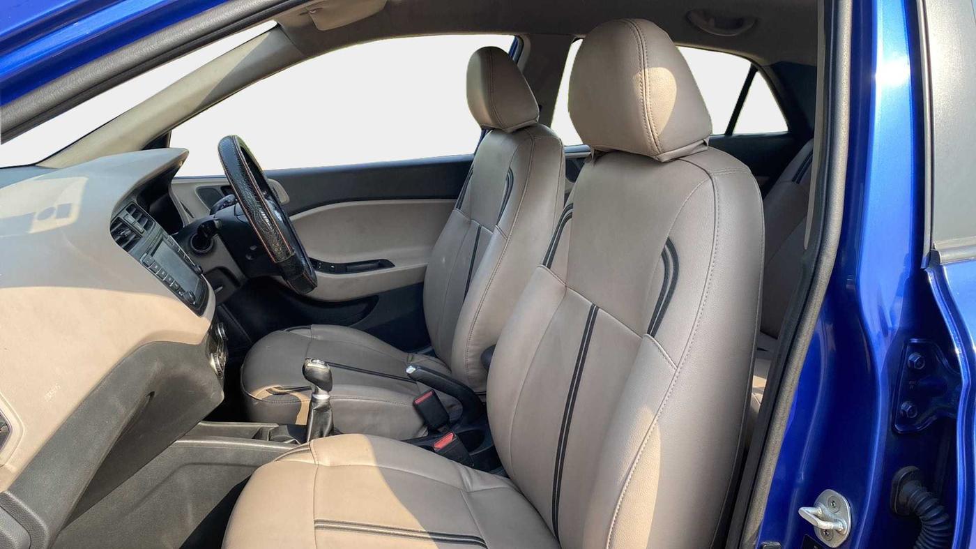 2015 Hyundai Elite i20 ASTA 1.2 (O), Petrol, Manual, 52,981 km, Right Side Front Door Cabin
