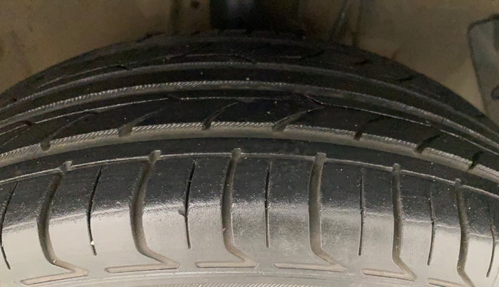 2014 Hyundai i20 SPORTZ 1.2, Petrol, Manual, 40,194 km, Right Front Tyre Tread