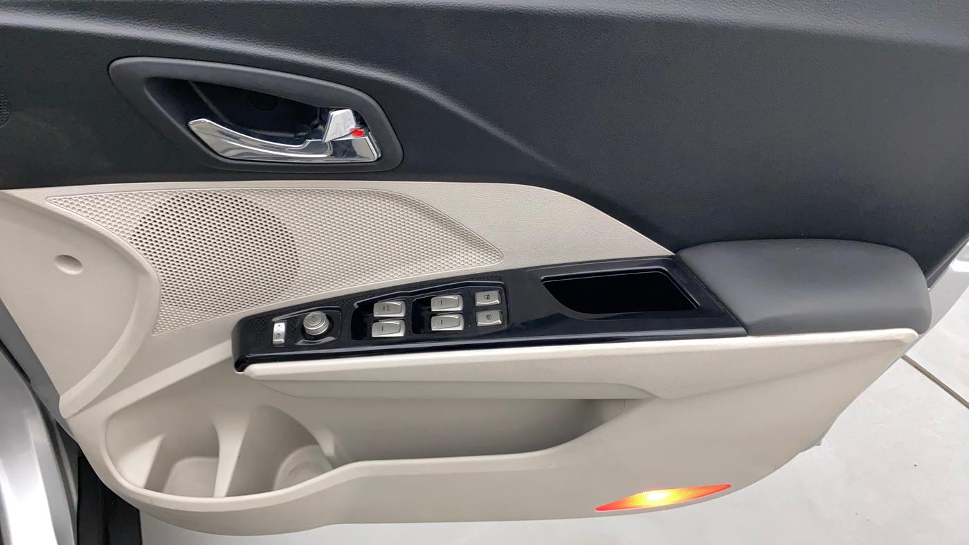 2021 Mahindra XUV300 W8 (O) 1.2 PETROL, Petrol, Manual, 22,402 km, Driver Side Door Panels Control