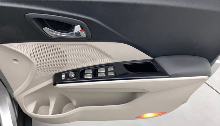 2021 Mahindra XUV300 W8 (O) 1.2 PETROL, Petrol, Manual, 22,402 km, Driver Side Door Panels Control