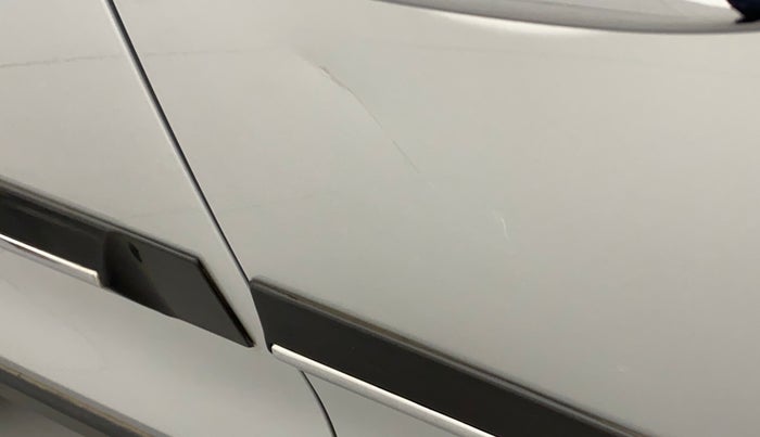 2021 Mahindra XUV300 W8 (O) 1.2 PETROL, Petrol, Manual, 22,402 km, Driver-side door - Slightly dented