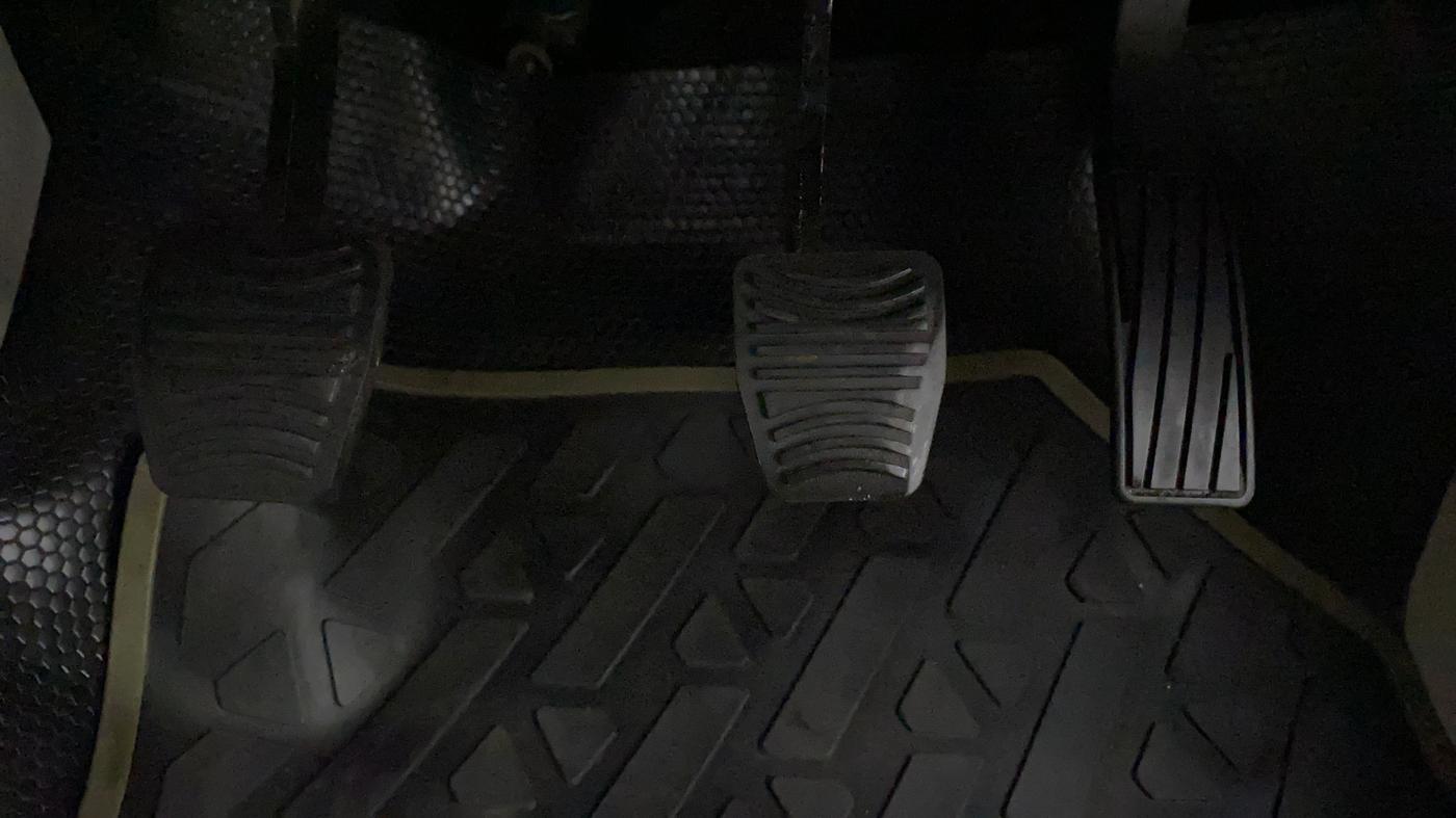 2021 Mahindra XUV300 W8 (O) 1.2 PETROL, Petrol, Manual, 22,402 km, Pedals
