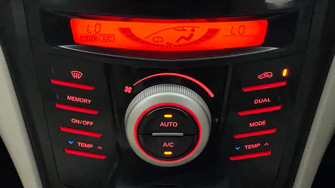 2021 Mahindra XUV300 W8 (O) 1.2 PETROL, Petrol, Manual, 22,402 km, Automatic Climate Control