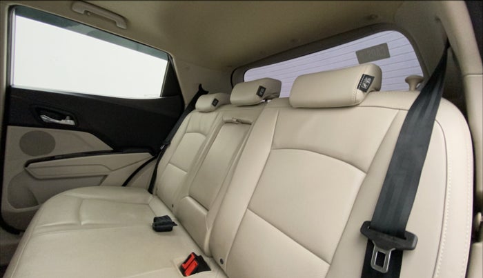 2021 Mahindra XUV300 W8 (O) 1.2 PETROL, Petrol, Manual, 22,402 km, Right Side Rear Door Cabin