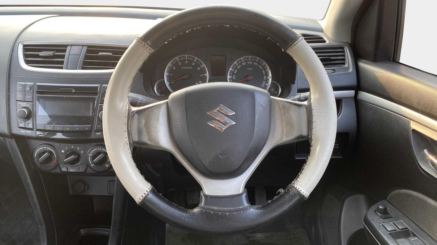 2015 Maruti Swift VXI, Petrol, Manual, 47,202 km, Steering Wheel Close Up
