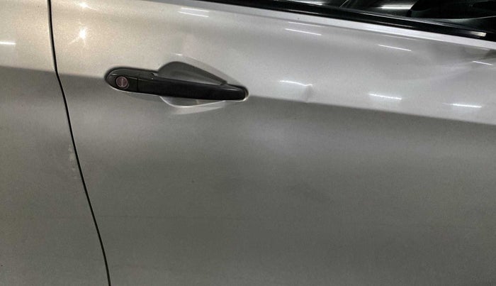 2016 Tata Tiago XM PETROL, Petrol, Manual, 67,934 km, Driver-side door - Minor scratches