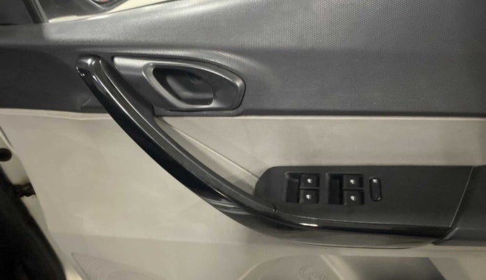 2016 Tata Tiago XM PETROL, Petrol, Manual, 67,934 km, Driver Side Door Panels Control