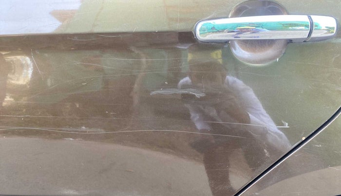 2015 Maruti Ciaz VXI+, Petrol, Manual, 99,741 km, Rear left door - Minor scratches