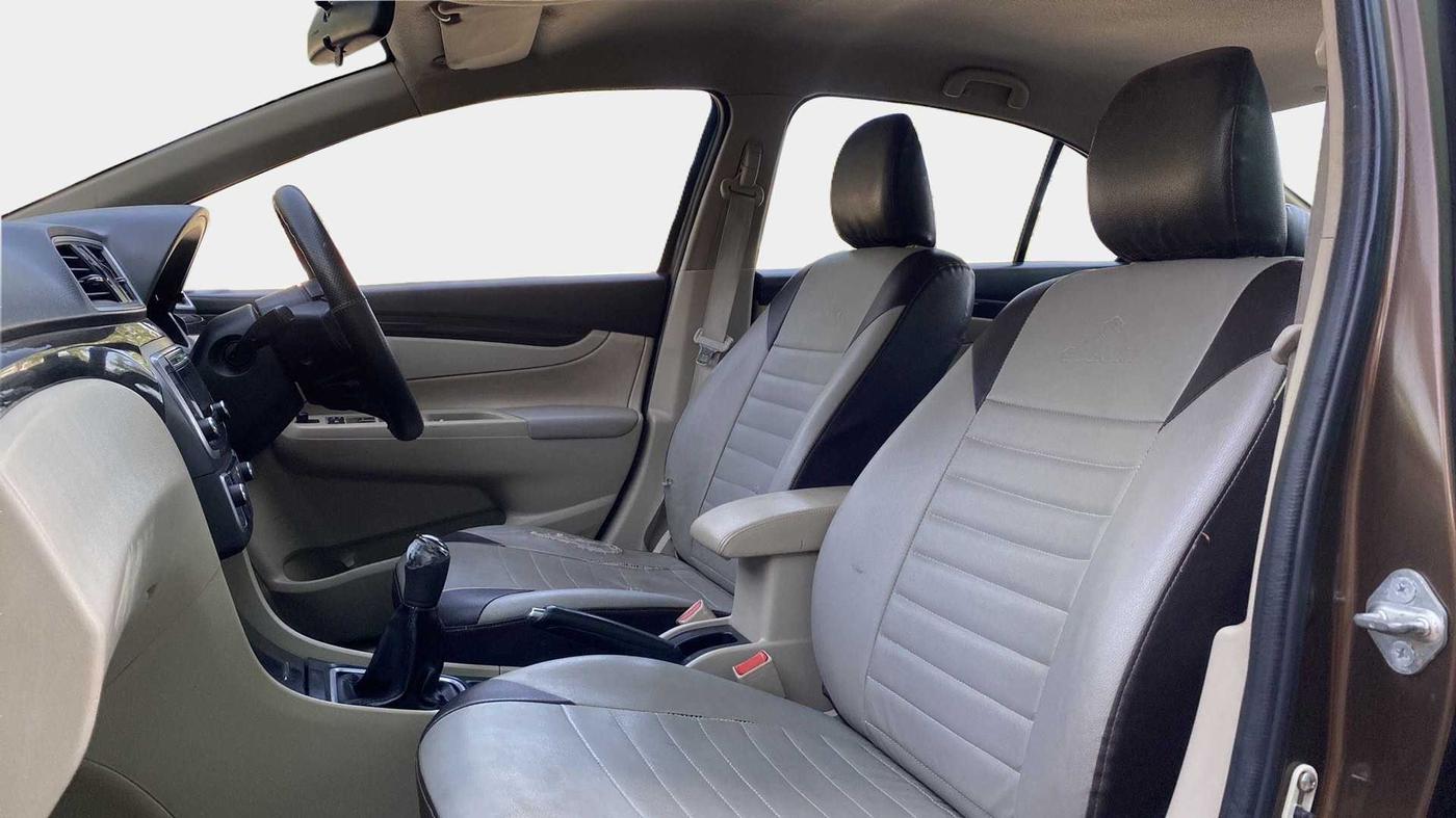 2015 Maruti Ciaz VXI+, Petrol, Manual, 99,741 km, Right Side Front Door Cabin