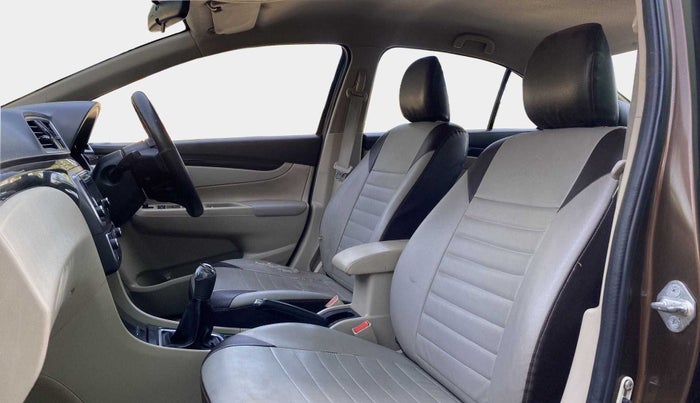 2015 Maruti Ciaz VXI+, Petrol, Manual, 99,741 km, Right Side Front Door Cabin