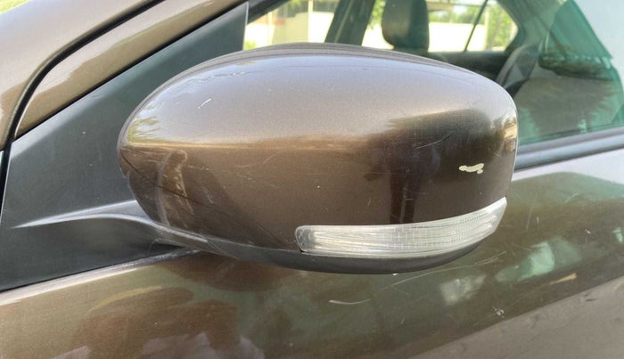 2015 Maruti Ciaz VXI+, Petrol, Manual, 99,741 km, Left rear-view mirror - Cover has minor damage