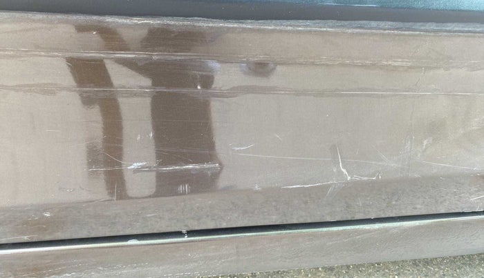 2015 Maruti Ciaz VXI+, Petrol, Manual, 99,741 km, Front passenger door - Minor scratches