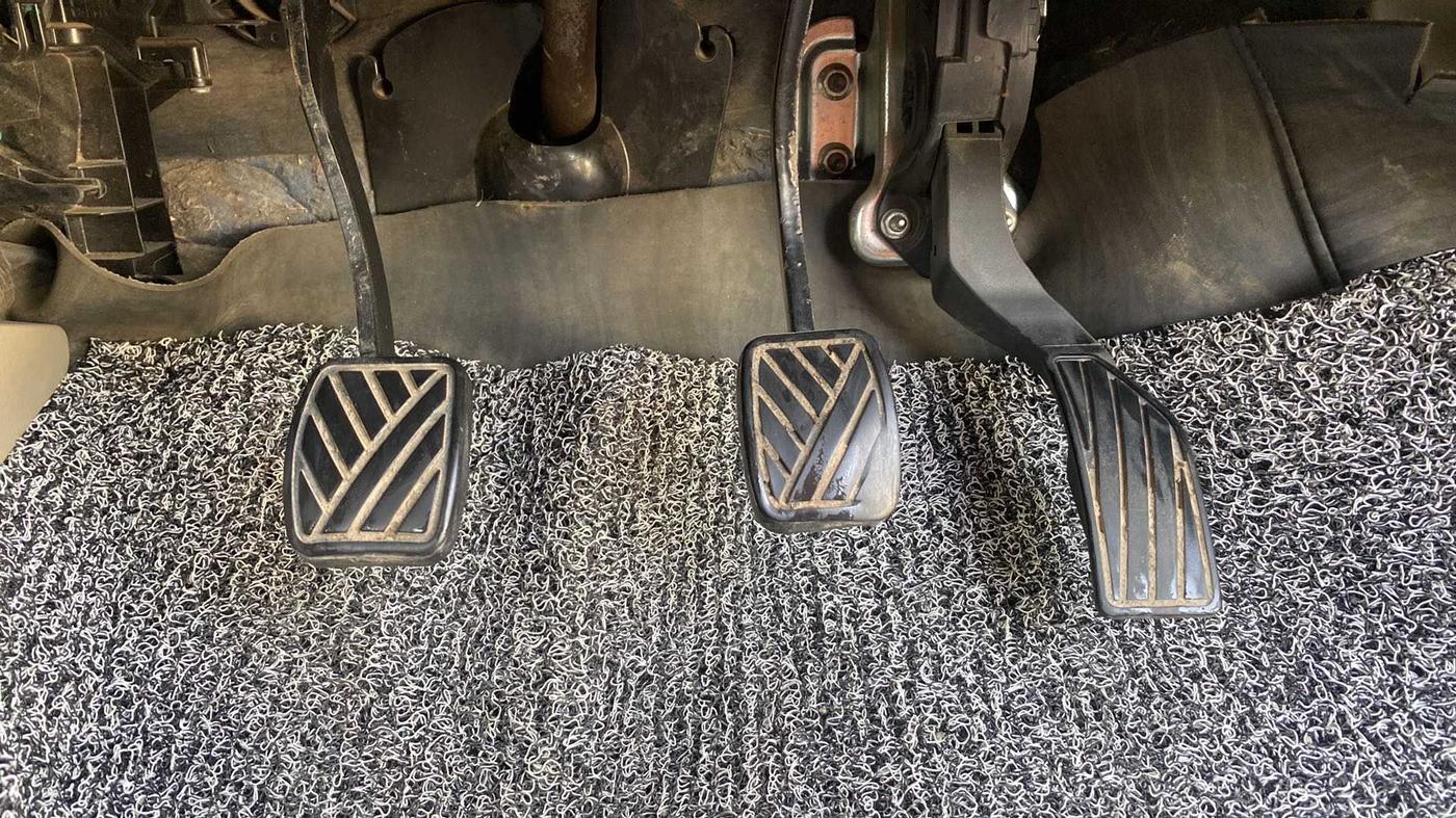2015 Maruti Ciaz VXI+, Petrol, Manual, 99,741 km, Pedals