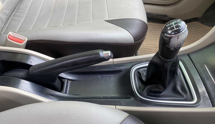2015 Maruti Ciaz VXI+, Petrol, Manual, 99,741 km, Gear Lever