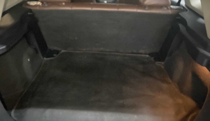 2021 Tata Harrier XT PLUS 2.0L KRYOTEC DARK EDITON, Diesel, Manual, 70,883 km, Boot Inside