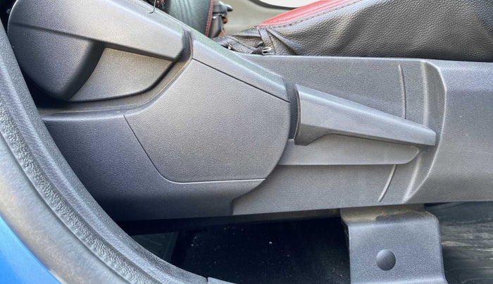 2021 Nissan MAGNITE XV MT, Petrol, Manual, 20,388 km, Driver Side Adjustment Panel