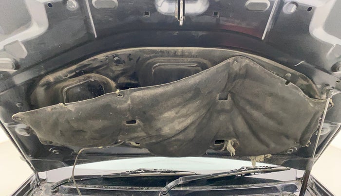2014 Renault Duster 85 PS RXL DIESEL, Diesel, Manual, 91,671 km, Bonnet (hood) - Insulation cover has minor damage