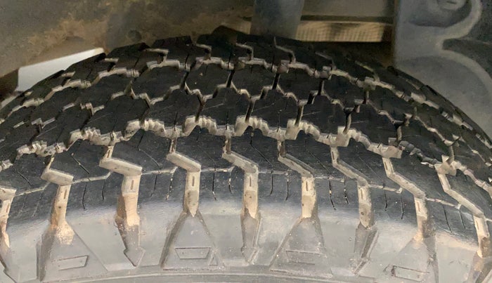2014 Renault Duster 85 PS RXL DIESEL, Diesel, Manual, 91,671 km, Left Rear Tyre Tread