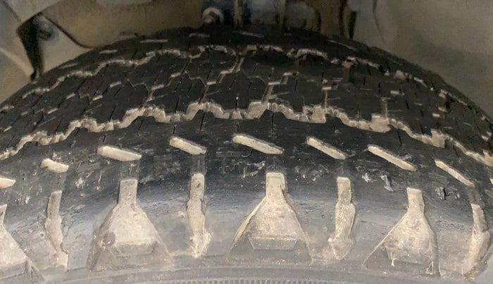 2014 Renault Duster 85 PS RXL DIESEL, Diesel, Manual, 91,671 km, Left Front Tyre Tread